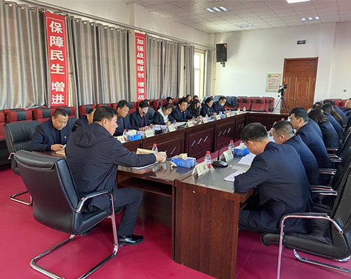 集團黨委委員、副總經(jīng)理劉振國同志赴三公司開展“解放思想，建設(shè)兩強四優(yōu)企業(yè)”專題調(diào)